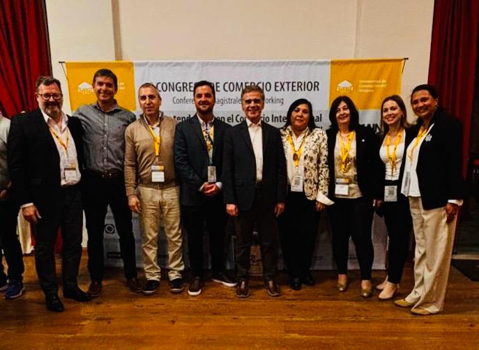 Lic Francisco Fariña, junto al equipo de coordinacion del congreso de comercio exterior y Marcelo Elizondo